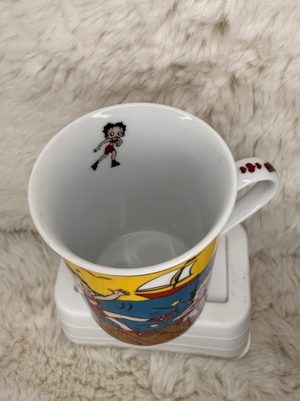 Vintage Betty Boop Roller Skate Coffee Mug Sailboat Boardwalk Cartoon Cup